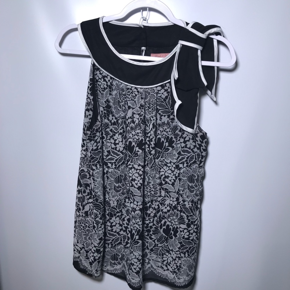 🦄 Misty and Max sleeveless blouse with bow size M